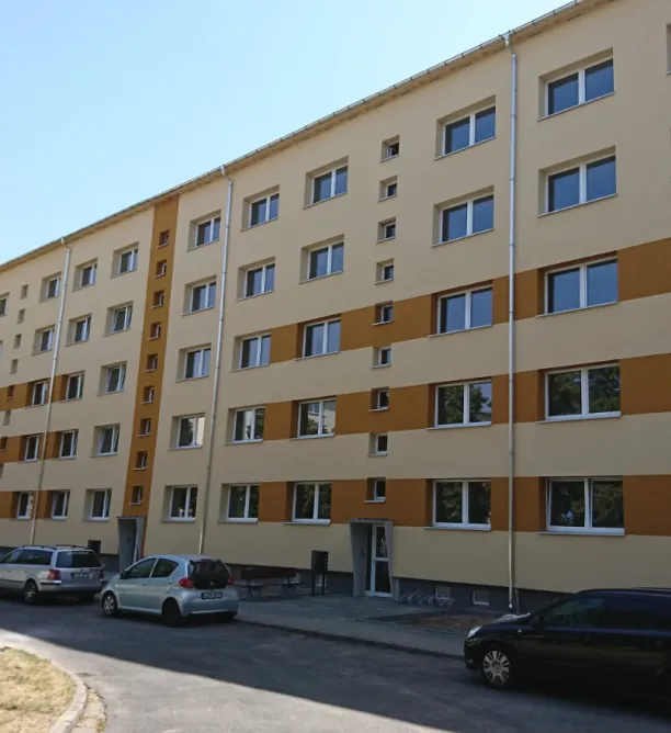 Referenzbild einer Fassade eines Wohnblocks